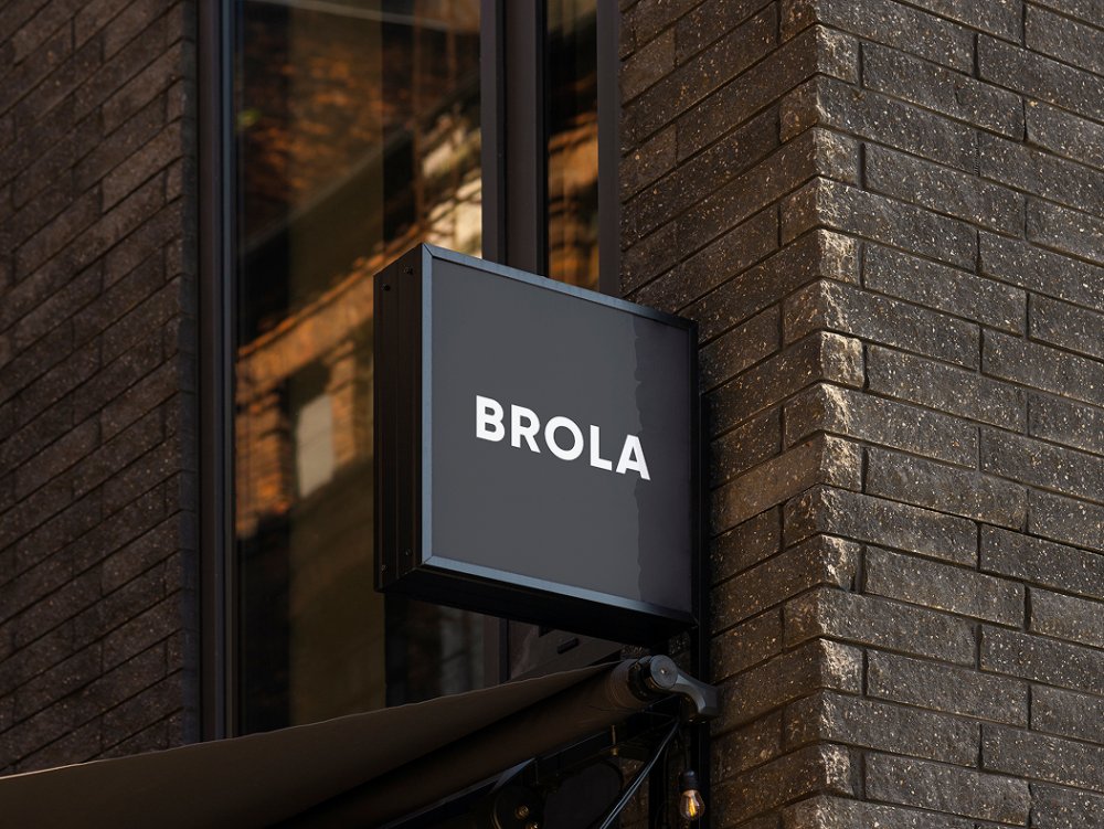 Логотип BROLA на вывеске