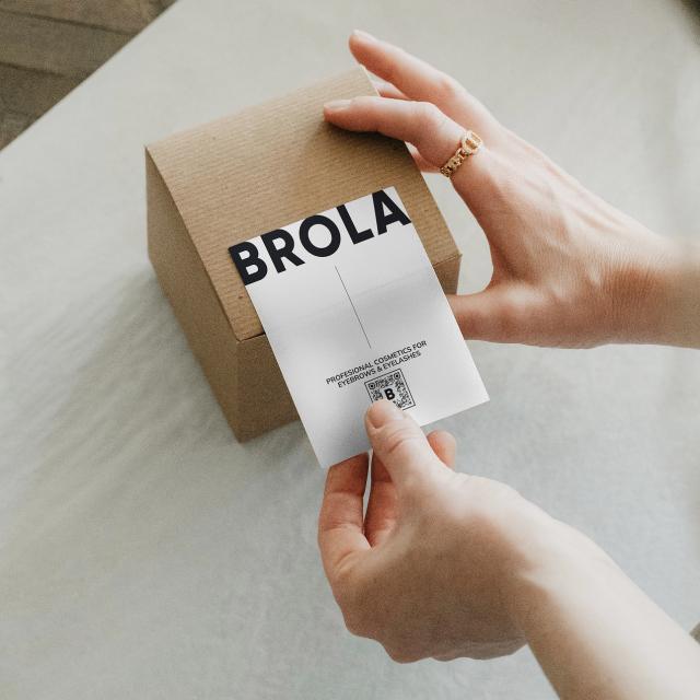 An example of a parcel label with a company logo